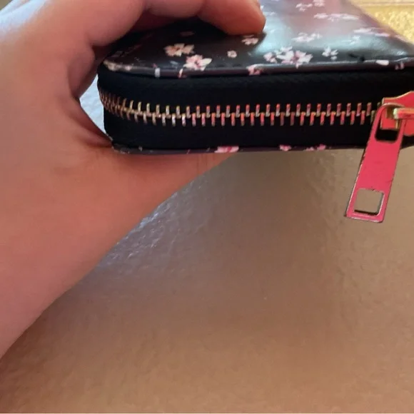 Floral Black Wallet - Picture 4 of 8